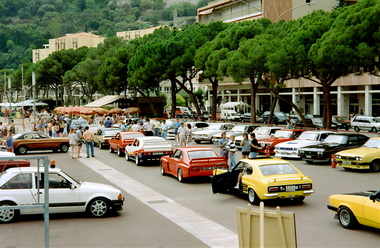 Rundfahrt mit Ford Capri Corso durch die Stadt Monaco
Tour with Ford Capri Corso through the city of Monaco
Tour de la ville de Monaco en Ford Capri Corso